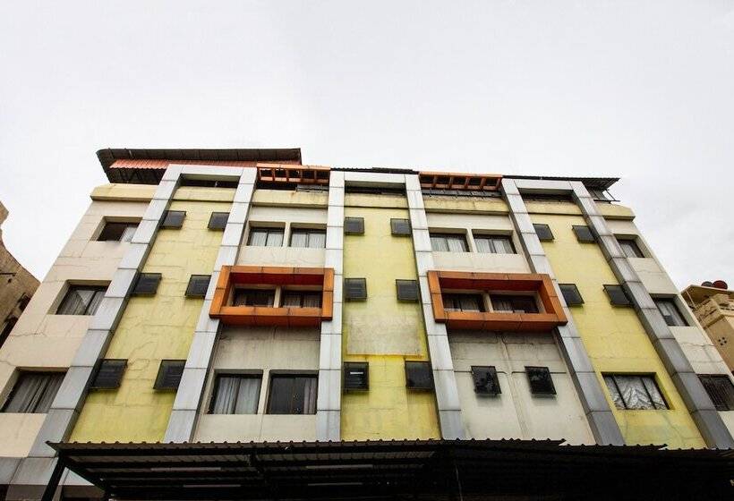 Oyo 737 Hotel Manny S Palace