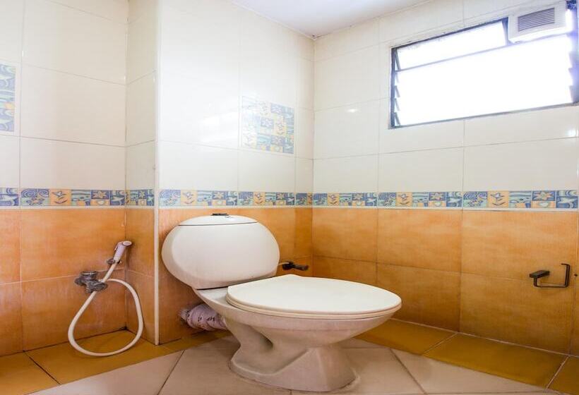 Oyo 737 Hotel Manny S Palace