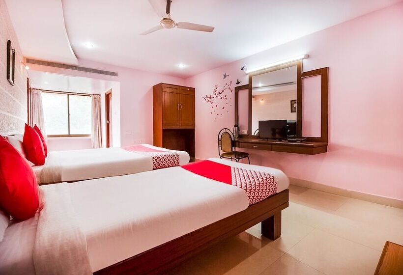 Oyo 737 Hotel Manny S Palace