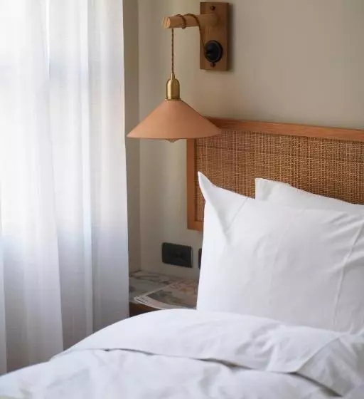 تختخواب و صبحانه Or Inn