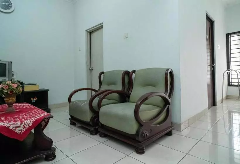 Hotel Koolkost @ Anggrek Residence Serpong