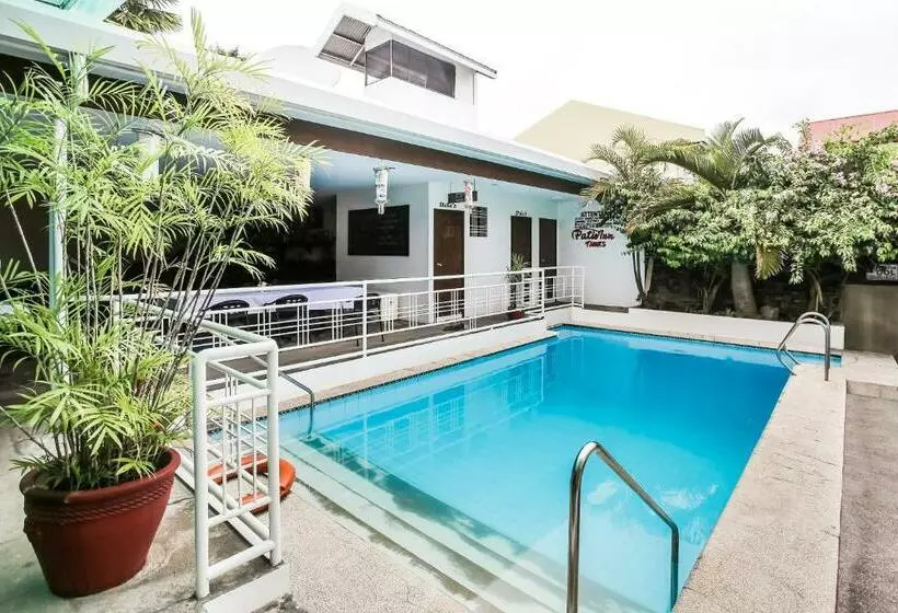 ホテル Oyo 245 Patio Inn