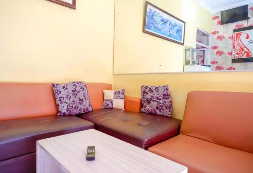 ホテル Pandawa Guest House At Ngaliyan Square Mitra Reddoorz