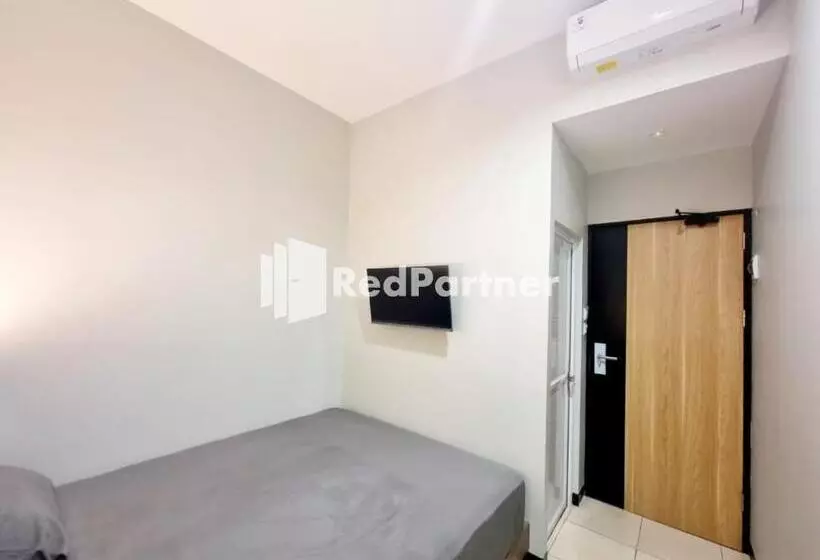 ホテル Pandawa Guest House At Ngaliyan Square Mitra Reddoorz