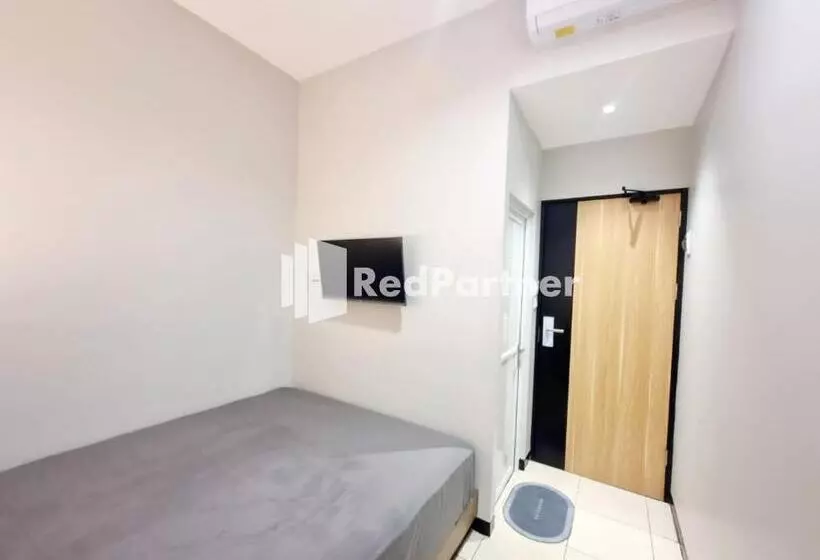 ホテル Pandawa Guest House At Ngaliyan Square Mitra Reddoorz