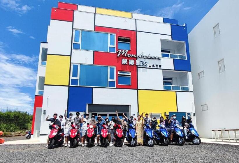 تختخواب و صبحانه 蒙德里安山水民宿