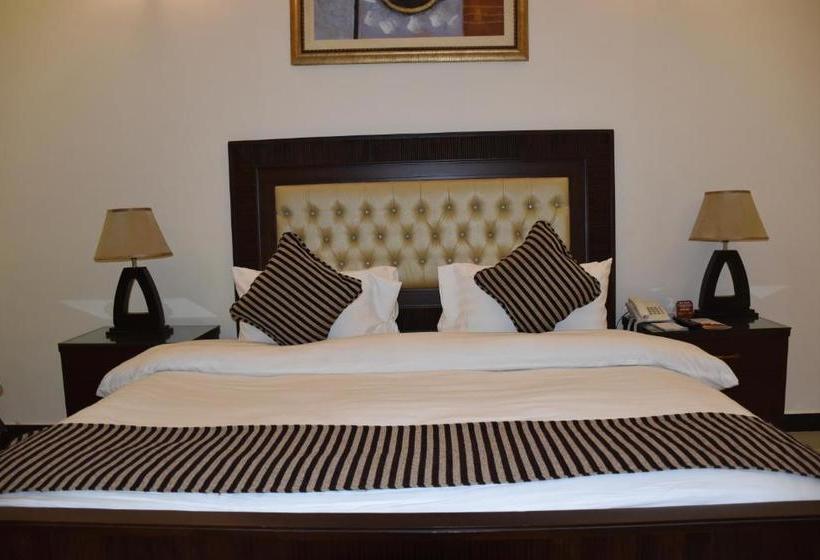 هتل De Raj Sialkot