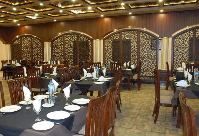 هتل De Raj Sialkot