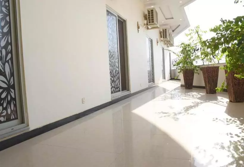هتل De Raj Sialkot