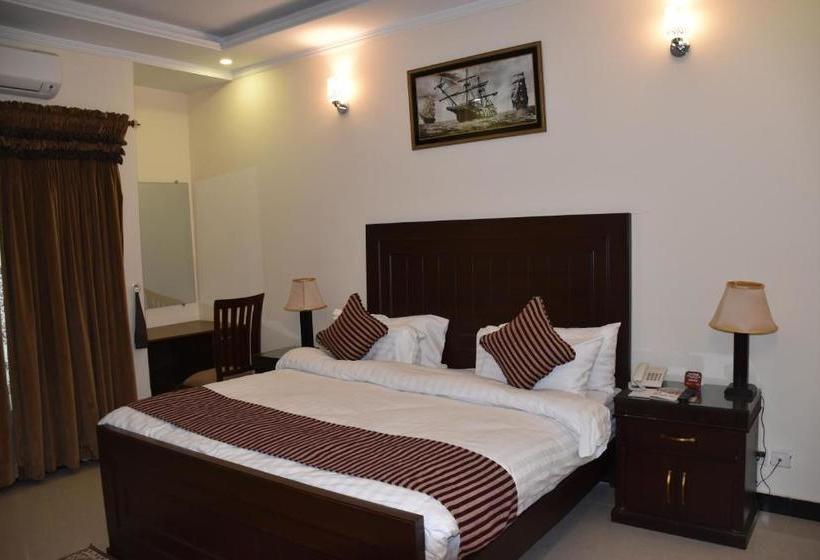 هتل De Raj Sialkot