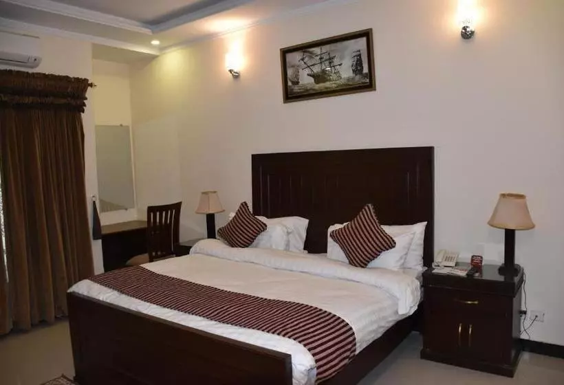 هتل De Raj Sialkot