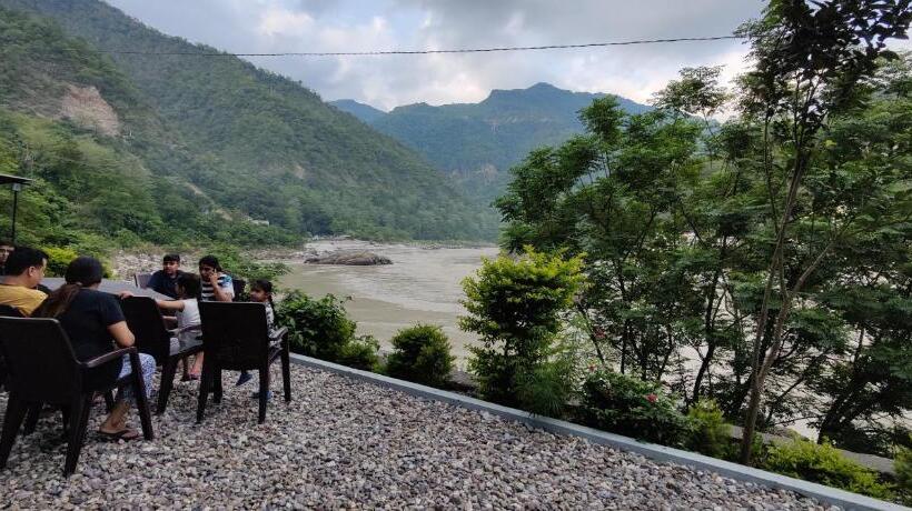 فندق H7 Stay On The Ganges, Yoga & Spa Resort, Rishikesh