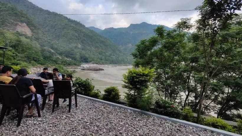 هتل H7 Stay On The Ganges, Yoga & Spa Resort, Rishikesh