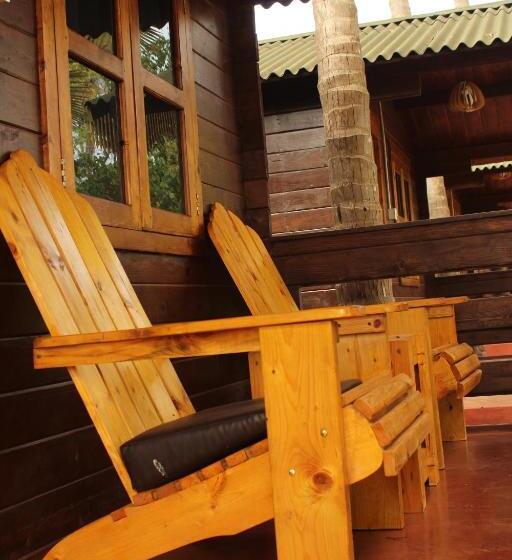 Отель Lotusfeet Beach Resort Morjim