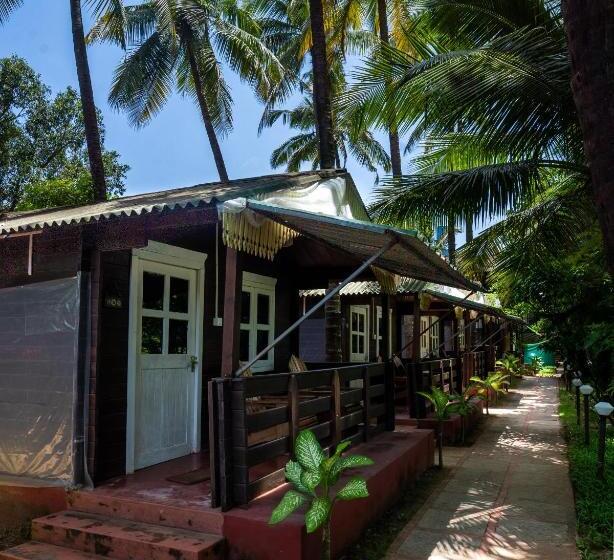 Отель Lotusfeet Beach Resort Morjim