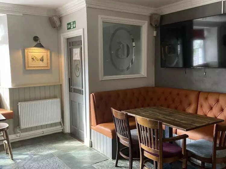 Hotelli The George Inn