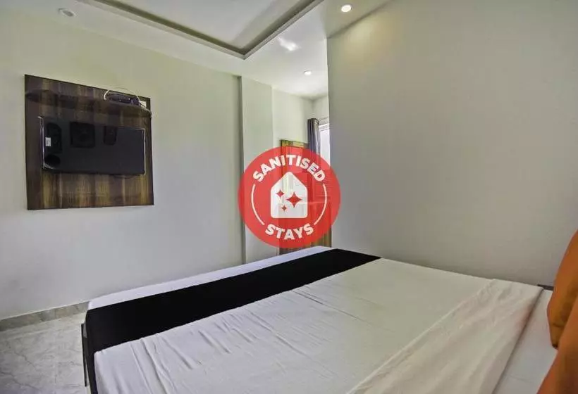 Hotelli Vaccinated Staff  Capital O75964 The Royel Center