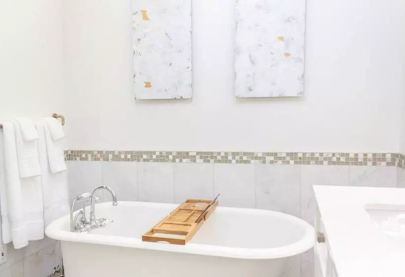 تختخواب و صبحانه The Sedona Dream Maker