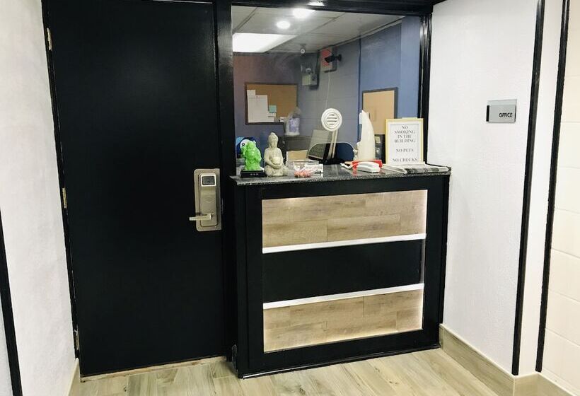 فندق Budget Inn Bath