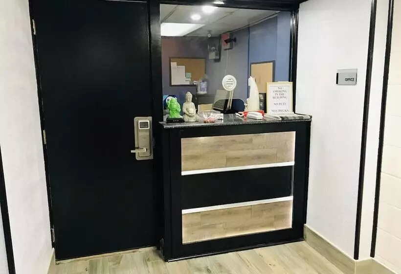 בית מלון כפרי Budget Inn Bath