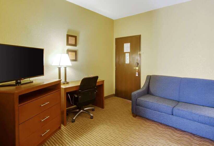 فندق Comfort Inn & Suites Bellevue   Omaha Offutt Afb