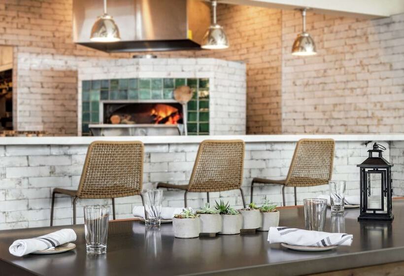 호텔 Hilton Garden Inn Davis Downtown