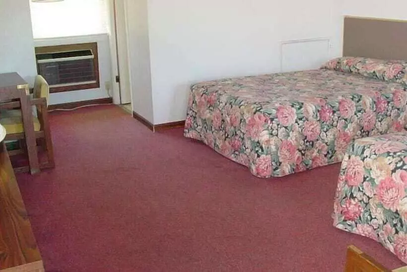 فندق Monticello Inn