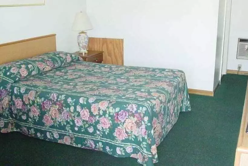 فندق Monticello Inn