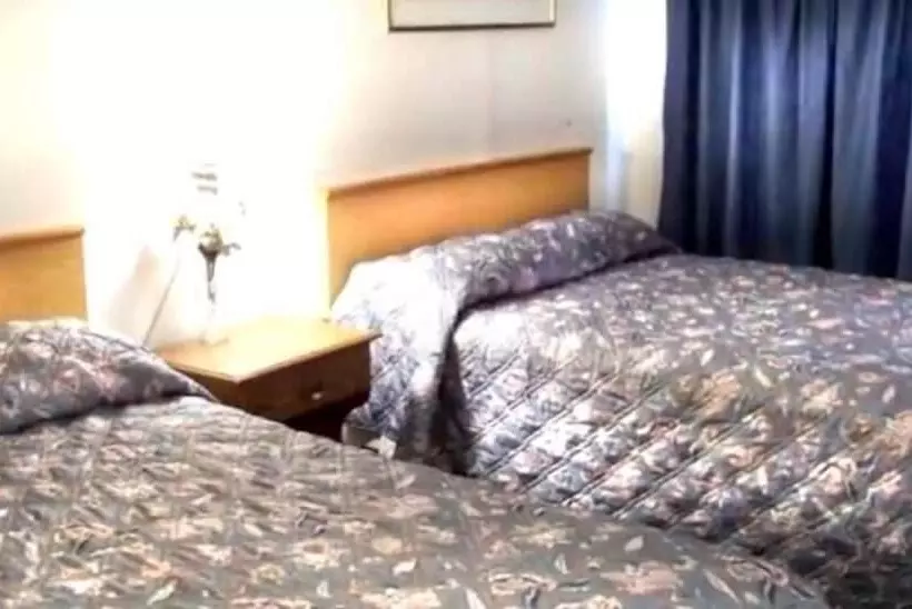 فندق Monticello Inn