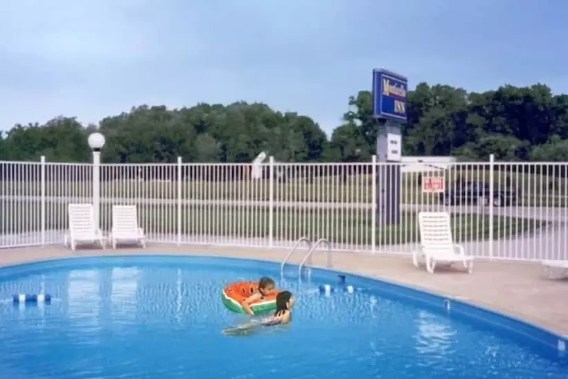 فندق Monticello Inn