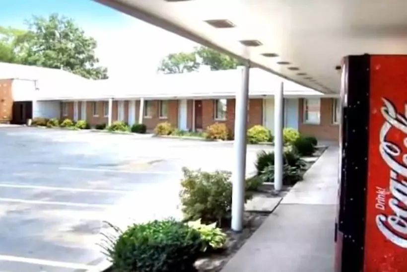 فندق Monticello Inn