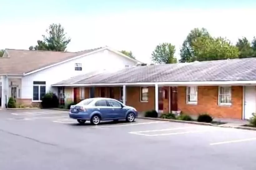 فندق Monticello Inn