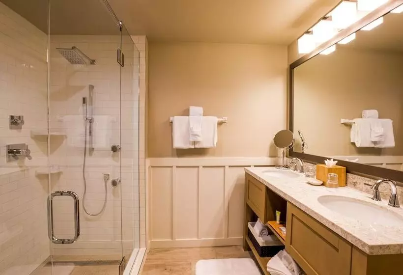 Отель The Ocean Lodge