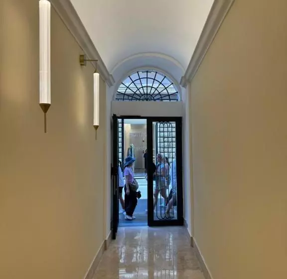 هتل Townhouse Condotti 29