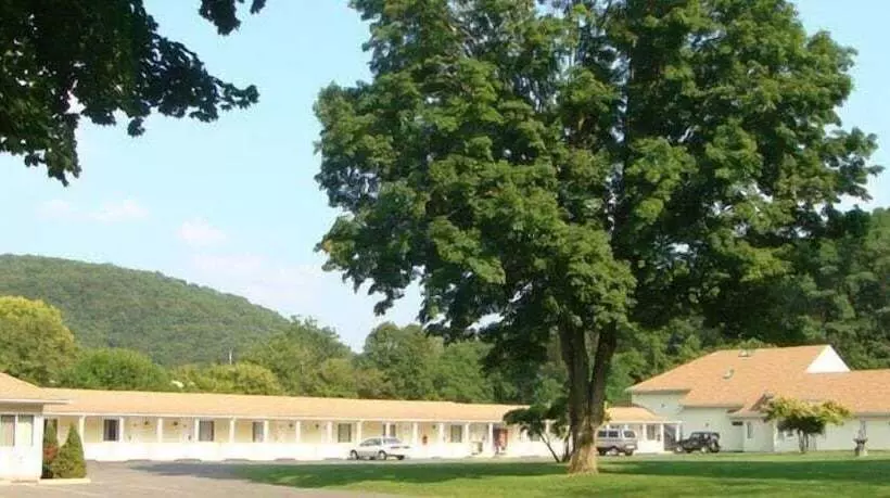 모텔 Rocky River Inn