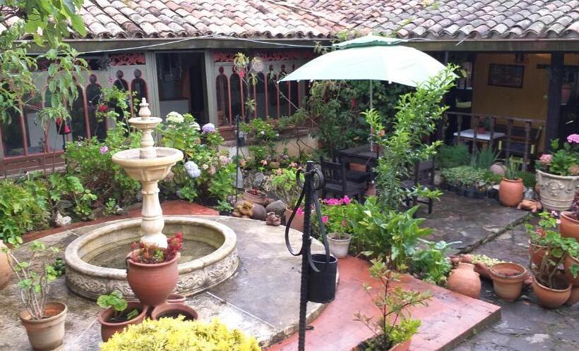 הוסטל Hostal Complejoturístico Santa Isabel