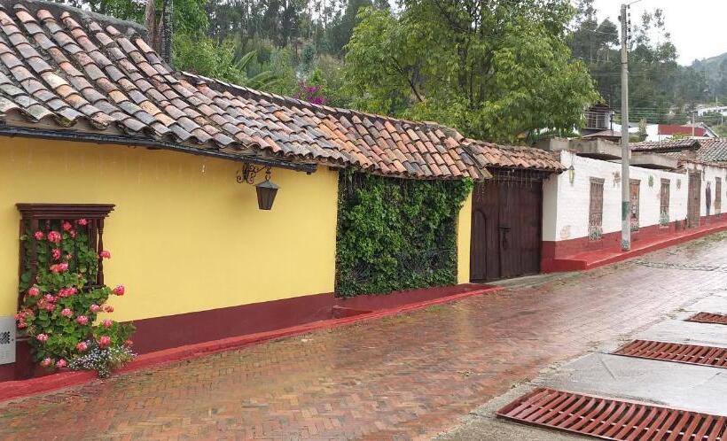 הוסטל Hostal Complejoturístico Santa Isabel