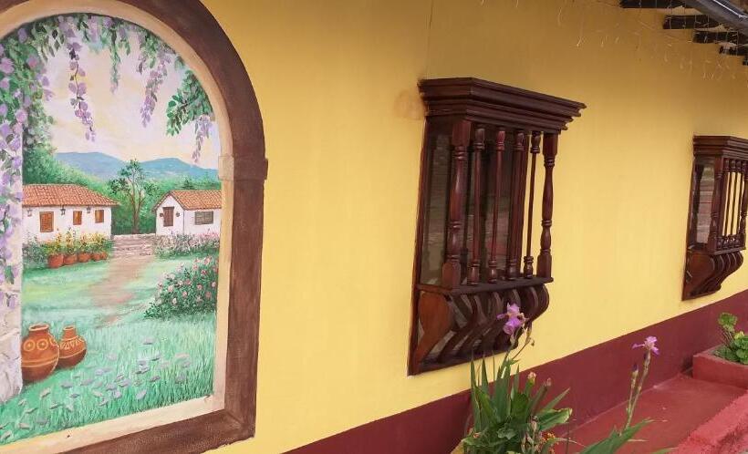 הוסטל Hostal Complejoturístico Santa Isabel