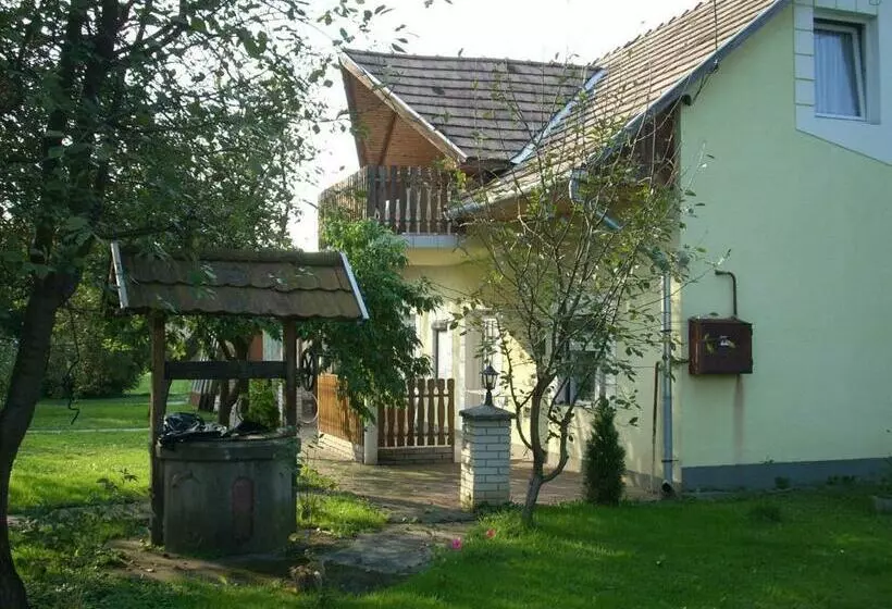 Aamiaismajoitus (B&B) Bundics Vendégházak