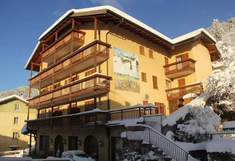 Hotelli Albergo Dolomiti