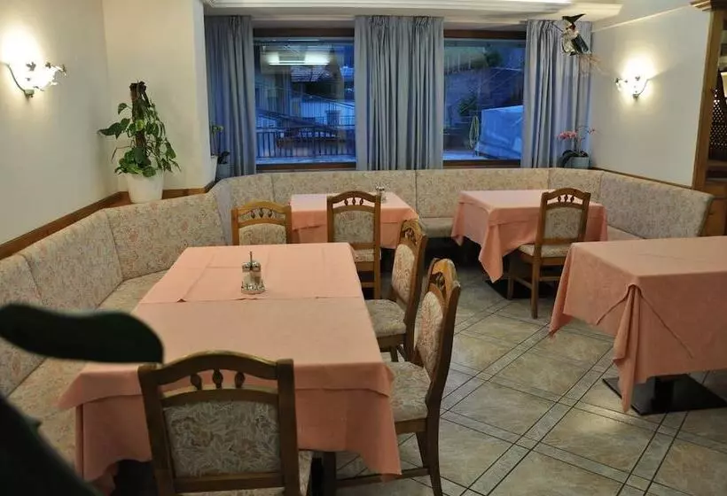 Hotelli Albergo Dolomiti
