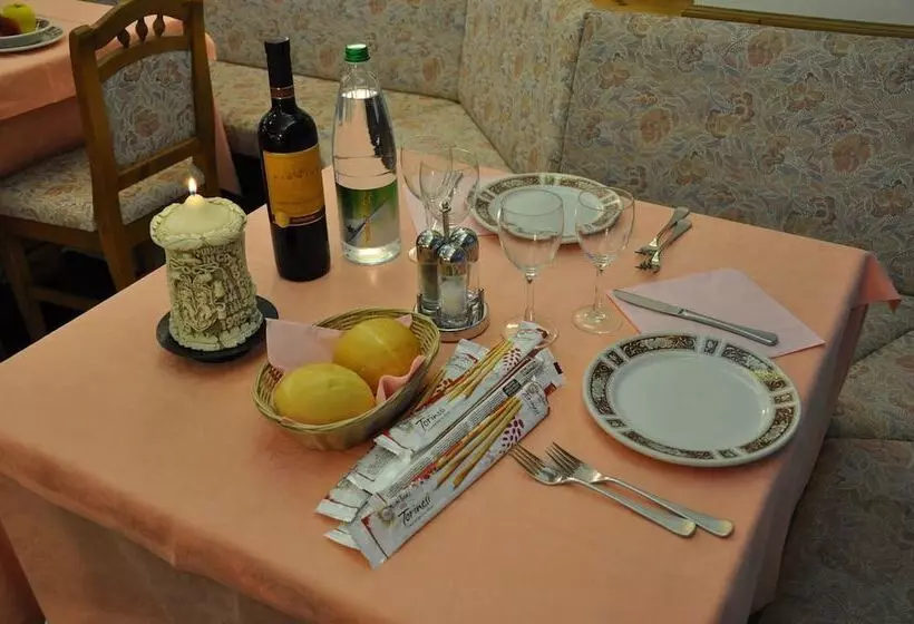 Hotelli Albergo Dolomiti