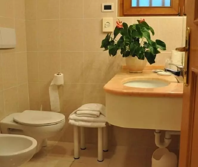 Hotelli Albergo Dolomiti