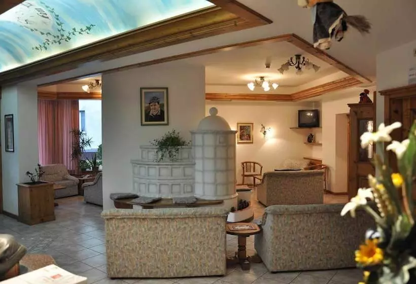 Hotelli Albergo Dolomiti