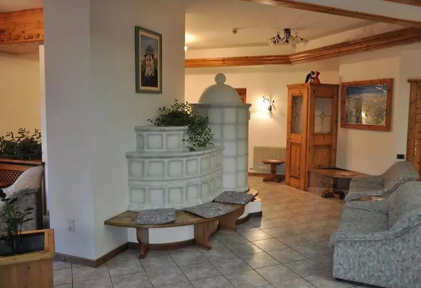 Hotelli Albergo Dolomiti