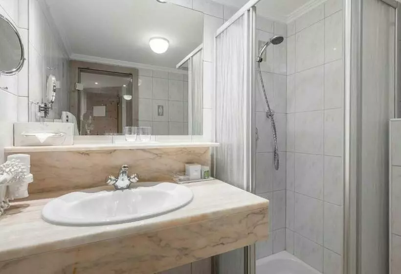 Hotelli Bellevue   4 Sterne Superior