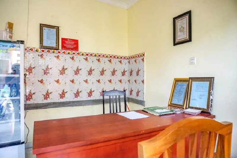 ホテル Reddoorz Near Buleleng Harbour 2