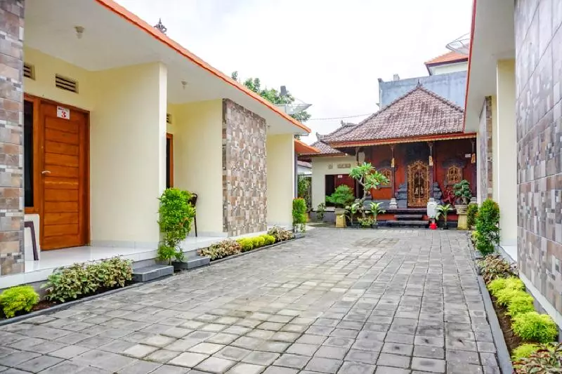 ホテル Reddoorz Near Buleleng Harbour 2