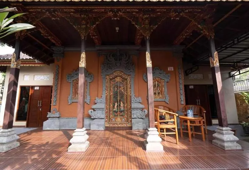 ホテル Reddoorz Near Buleleng Harbour 2