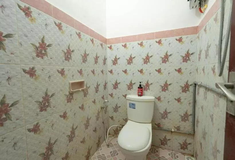 ホテル Reddoorz Near Buleleng Harbour 2